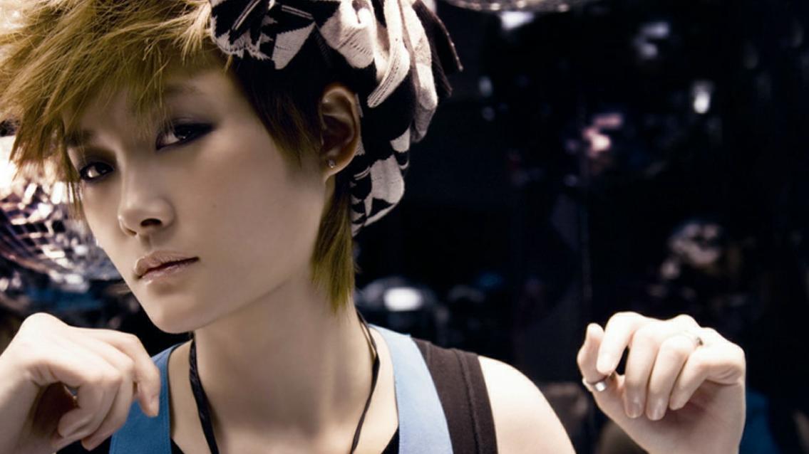 李宇春|李宇春的风格是长在国外审美的点上了，中性，或者叫性别模糊