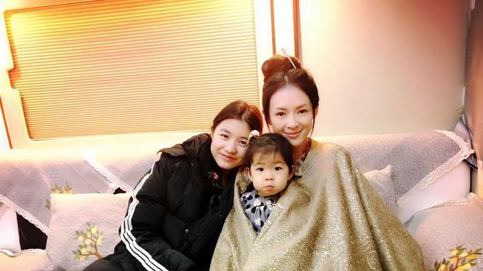 章子怡|汪峰用天价鸽子蛋抱得美人归？小苹果点赞章子怡力挺后妈打脸生母