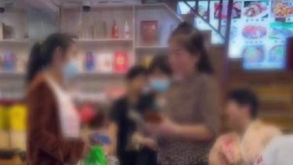 女子穿和服在饭店就餐，大姐上前怒怼：勿忘国耻，网友：说得好！