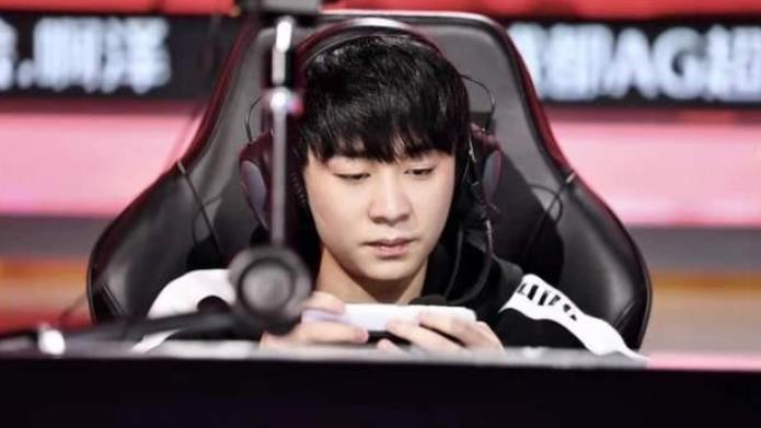 猪八戒|啾咪泽入驻快手，即将开启直播首秀，职业对抗路究竟有多强？