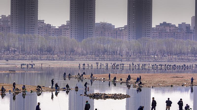 |钓鱼人都说秋季退水鱼难钓，做好这两点以后野钓退水不空军