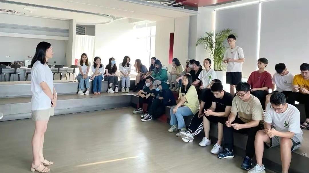 95后|职场情况摸底，80后至今没熬成领导，95后已在唯品会挑大梁