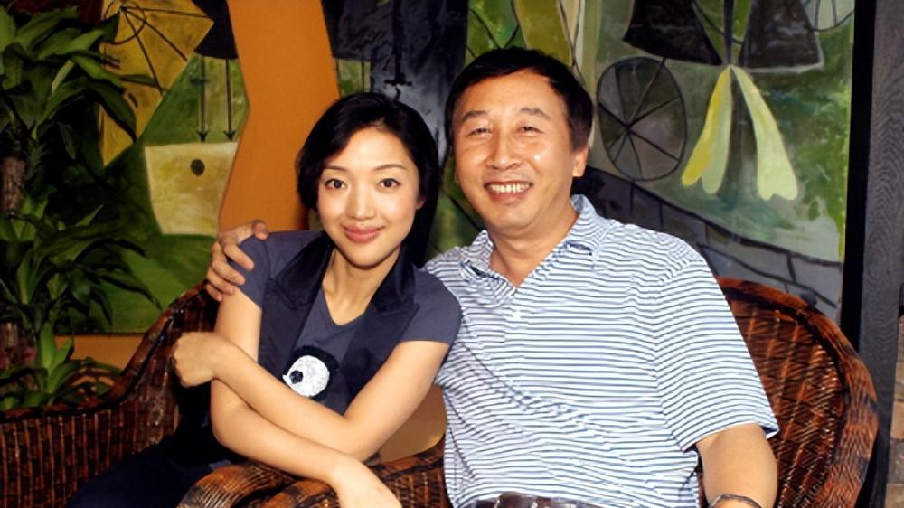 袁娅维|名导冯小宁：再婚迎娶刘小微，妻子为何称他是“恶魔导演”？