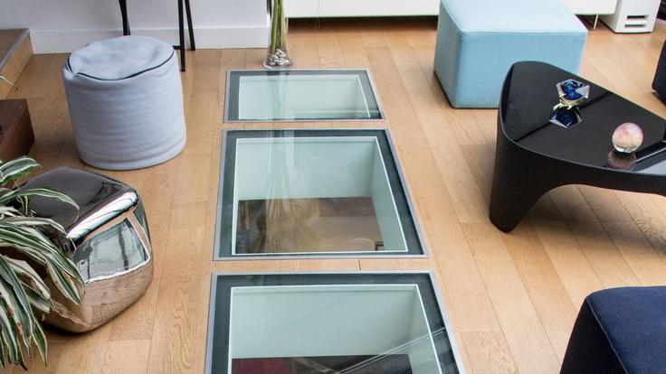 露台铺防腐木地板，我偏要预留50公分，拼铺玻璃楼下空间亮堂2倍