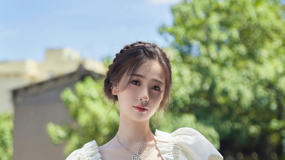 公主裙 虞书欣公主裙编发造型超靓丽！雪肤玉貌美得让人窒息