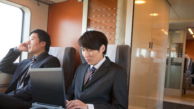 |陪领导出差，高情商下属：多做3件事，少问3件事，牢记准没错