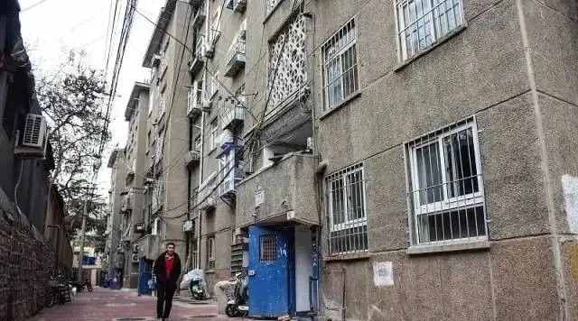 房地产税|如果有了房地产税，一些省会城市的老破小，送人都没人要