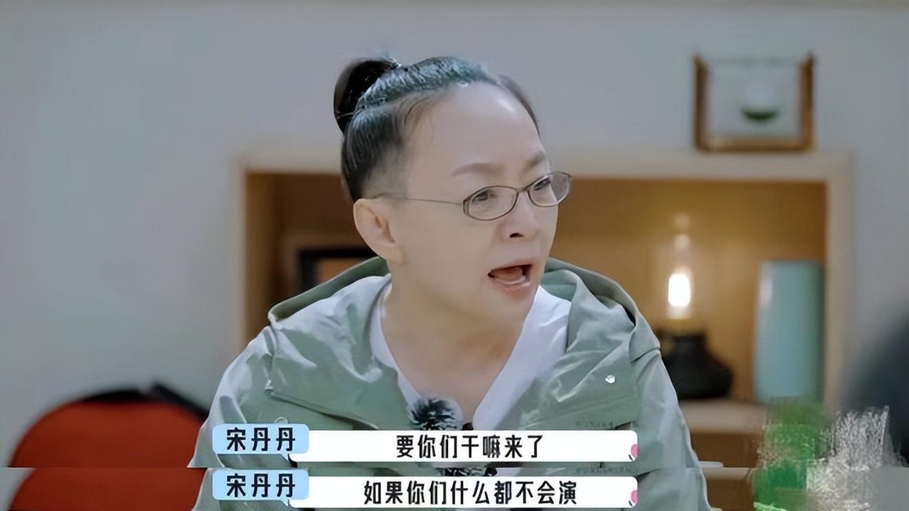 宋丹丹|巴图：被亲妈宋丹丹“强捧不红”，娶大7岁妻子，如今生活成这样