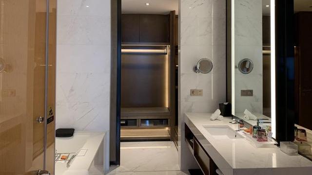 为什么有人把卫生间改成衣帽间后苦不堪言？因为有4个地方没做好