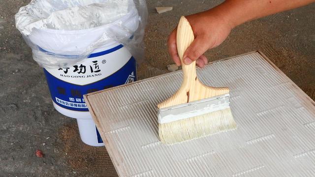 做了防水的墙面，贴瓷砖时要用这三种方法，否则很容易空鼓和脱落