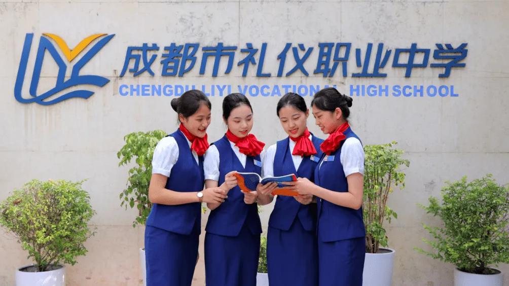 高考|职校老师自掏腰包发红包引导学生学习兴趣，家长批评老师恶意诱导