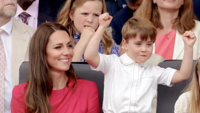 威廉|路易王子平时淘出花，但妈妈需要安慰时，萌娃立刻化身贴心宝宝