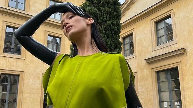痘痘 超模Bella Hadid换上仙女新发色，想要显脸小发型这样剪！