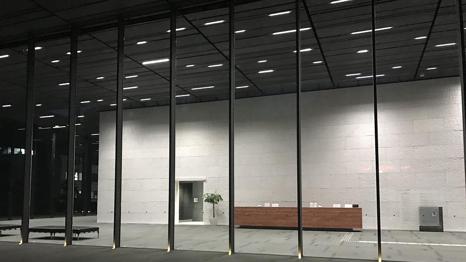 |职场中与其被动地讨好，不如主动地展现自己