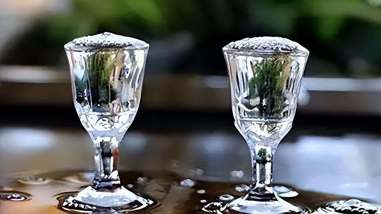 |领导说“你不喝就是不给我面子”，职场小白才会喝，精明人这样干