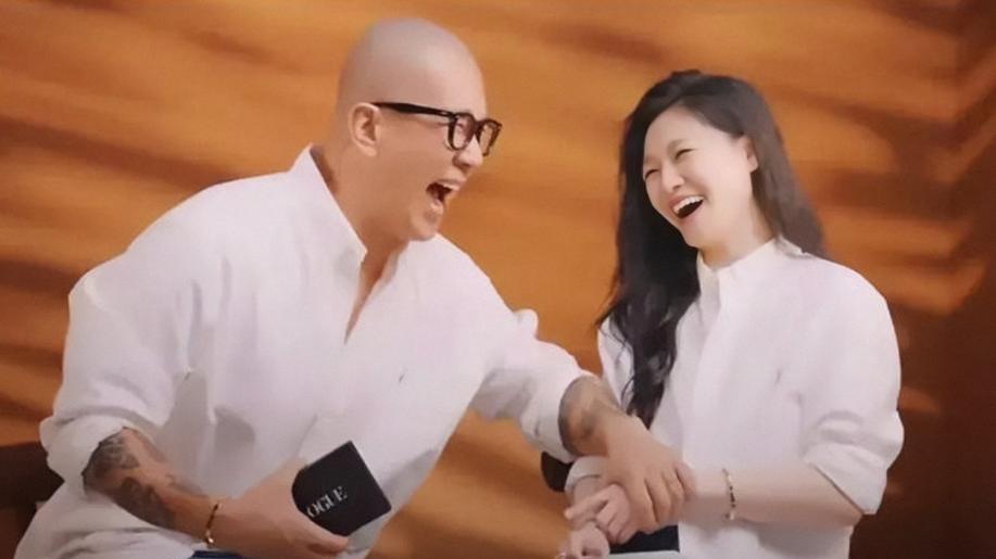 大S|大S具俊晔参加富豪家宴，生图曝光认不出，夫妻俩身材发福打扮土