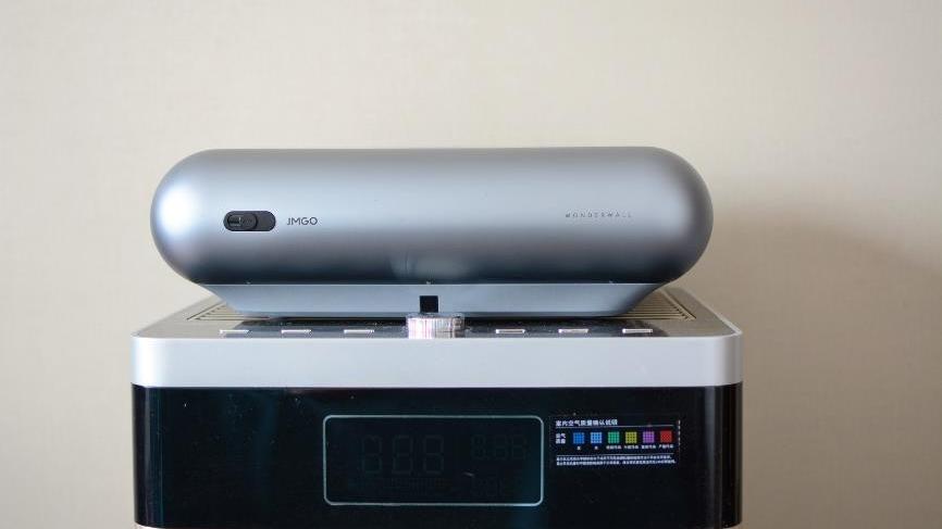 投影仪|距墙23cm能投多大屏？超短焦投影坚果O1 Pro能投百寸