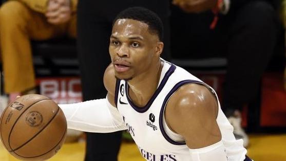 湖人又要陪跑？曝活塞倾向于和76人交易，方案将围绕4名锋线展开