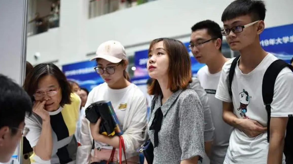 求职|女大学生毕业三年在家躺平，家长的态度从嘘寒问暖，变成催婚盼嫁