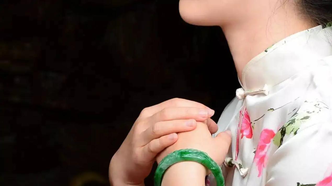 翡翠|有钱人戴的翡翠 到底有多“豪”？看看她们就知道了！