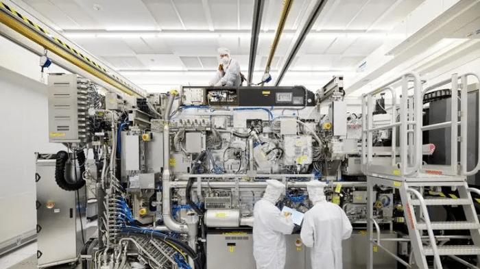 光刻机|不要被阿斯麦的光刻机麻痹，提防老美的同时，也需要提防阿斯麦