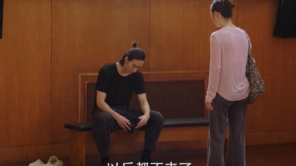 白百何|《我们这十年》白百何演技再出圈？新造型接地气，用匠心打磨专业