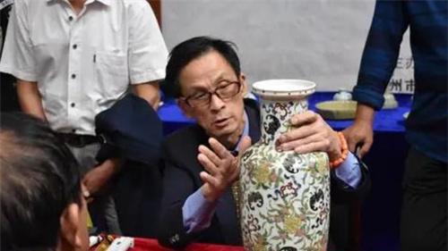 马忠|村民挖到一青花瓷器，世间只有2件，婉拒收购上交国家