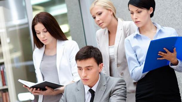 皇家骑士团|永远不要去评价你的同事！