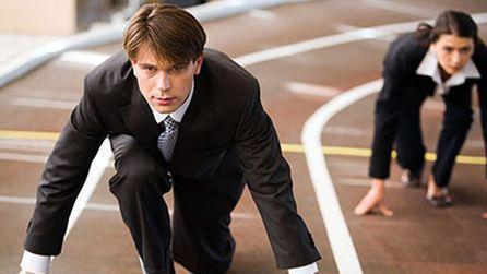 |为什么工厂越来越难招人了？因为坐着的从未把站着的当人看