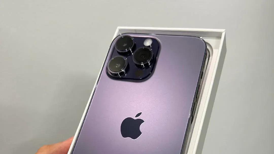 今年数码产品流行色100%是紫色了吧？iPhone，OPPO手表都是紫色