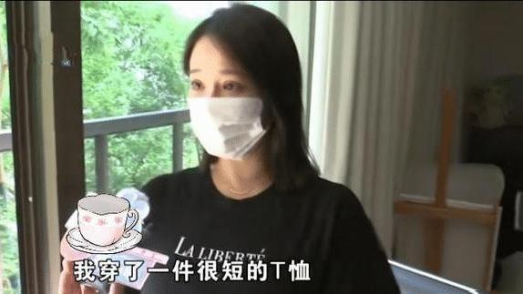 纪实：女子穿着清凉躺在沙发上，却发现陌生男子在拆阳台：给急哭了
