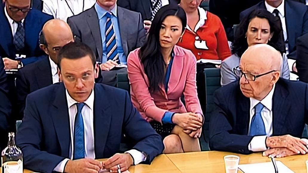 默多克家佣人透露：英国前首相进了邓文迪的卧室，并关上了门