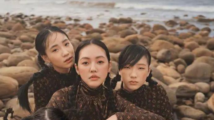 小S|小S女儿曾确证新冠！发烧超过41度太吓人，担心到眼泪浸湿口罩