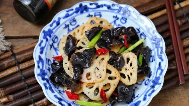 “深秋补阳，手脚不凉”！建议：常吃5种温补食物，秋冬不怕冷