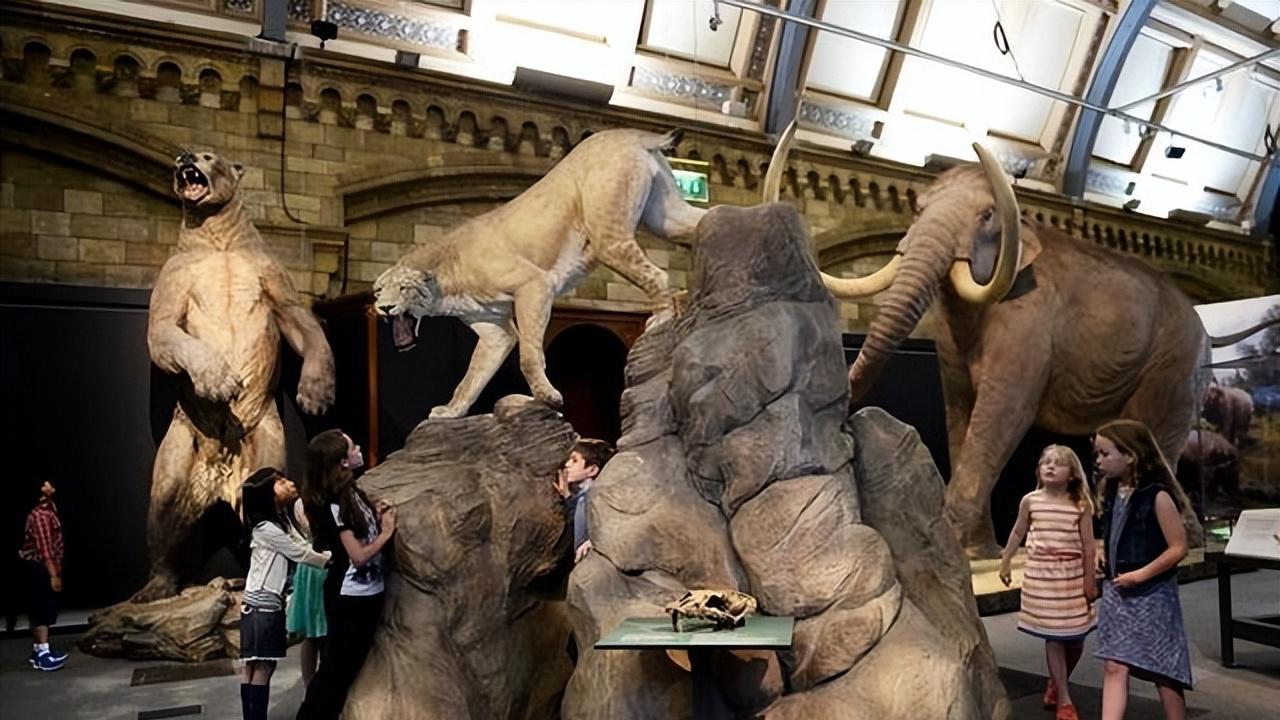 猛犸象、剑齿虎，人类祖先在壁画上描绘的巨型动物为何会大灭绝？