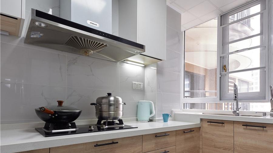 89平现代风三居室融入一抹暖橘红调，做出不一样的北欧感