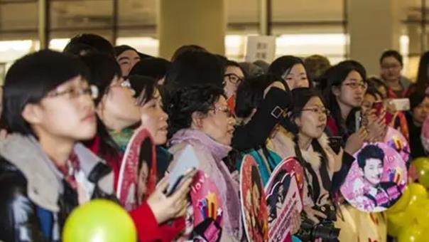 李易峰|“该税的税，不该睡的别睡”，受李易峰事件影响，众星被粉丝点名