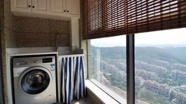 112平现代简约风三居室，玄关与餐厅的衔接很完美，不拥挤又实用