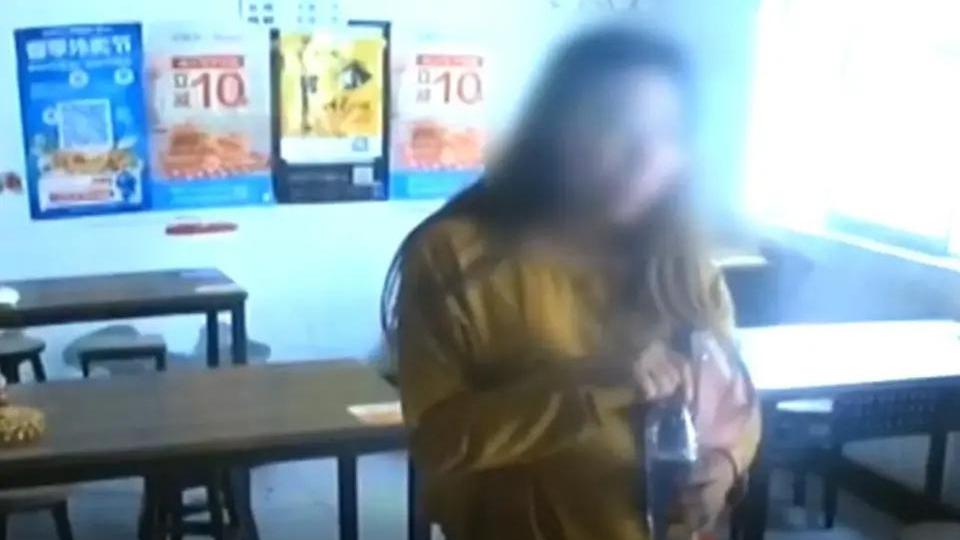 “这面不合我胃口，我不付钱！”女子吃霸王餐