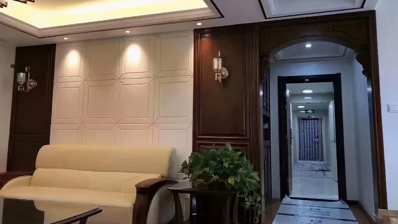 忍不住晒晒我家新房，入户玄关特别满意，电视墙更是抢眼