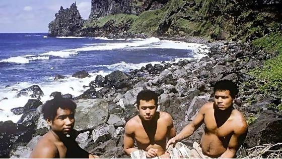 1965年，六名男孩意外流落荒岛，15个月后出现惊人的一幕