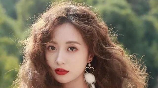 Angelababy 女人“颜值不够，发型来凑”，可别被这些丑发型，放大了你的缺点