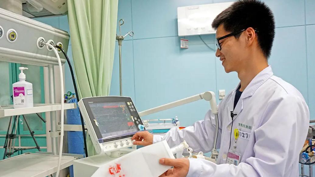 护士|男生报考护理专业，将来能闭着眼睛找工作？现实可能没有这么乐观