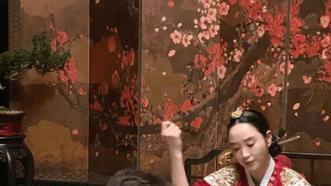 |52岁金惠秀变身一国之母，帮儿子擦屁股，导演都跪着彩排