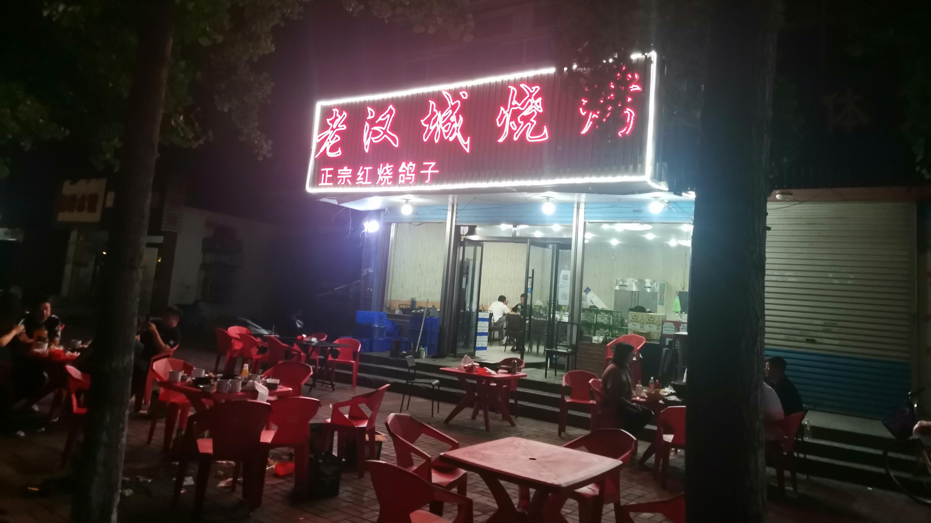 唐山打人事件中的男报警人：并非所有男人都无动于衷，有人拉架，有人高喊“松手”；有围