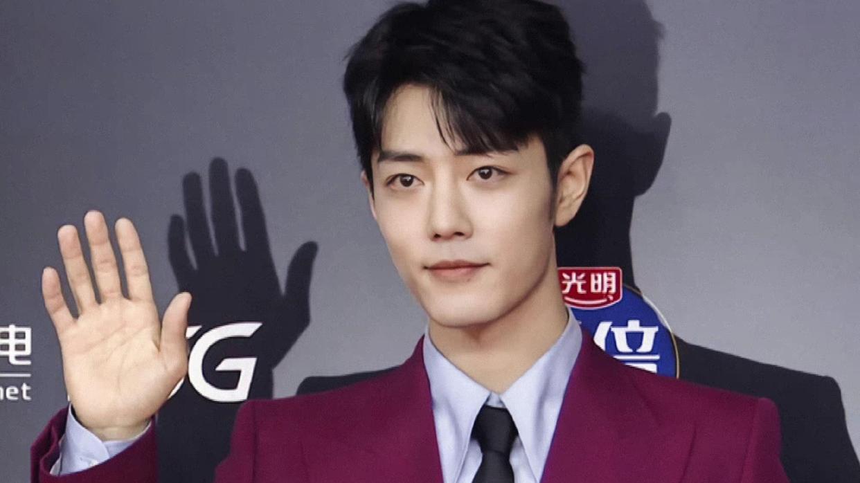 肖战|肖战压轴微光盛典红毯，帅气游刃有余，出场3分钟登上世趋第5