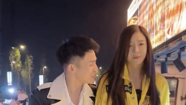 周韦彤|“宅男女神”周韦彤疑似恋情曝光！与网红十指相扣，举止温柔亲密