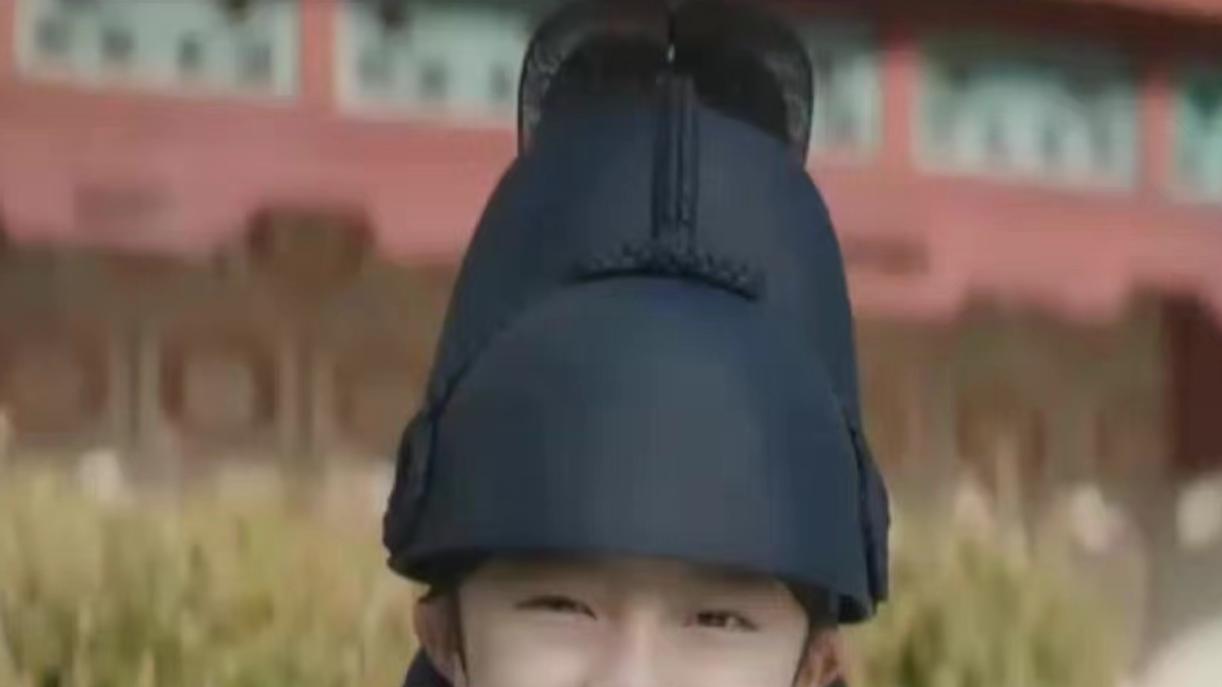 |《王后伞下》大结局，世子与清荷搂腰kiss，大妃终下线