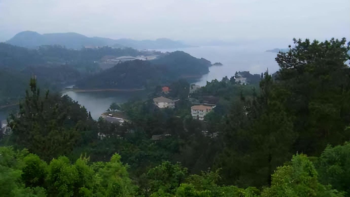 千岛湖|细雨蒙蒙中，一步步接近绿水中的碧玉