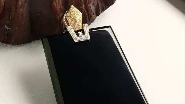 翡翠|墨翠和乌鸡种翡翠，表面看上去黑，究竟有什么不同